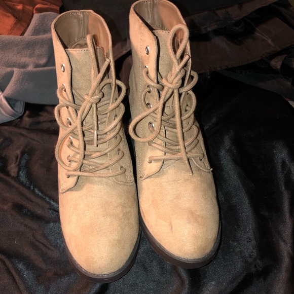 Comfy heel boots - Picture 1 of 3